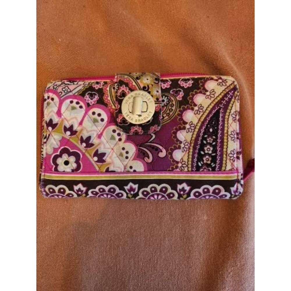 INVENTORY REDUCTION SALE. Vera Bradley Pink Wallet B40